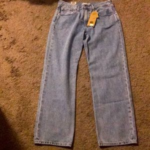 NWT Levi low pro straight jean